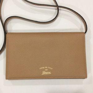 LIKE New Gucci crossbody wallet purse